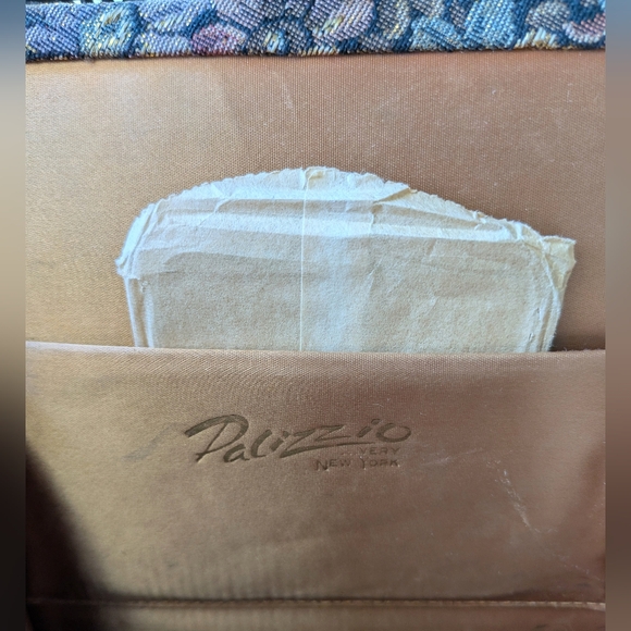 Palizzio New York- Floral Tapestry Handbag with Gold Chain - Picture 3 of 7